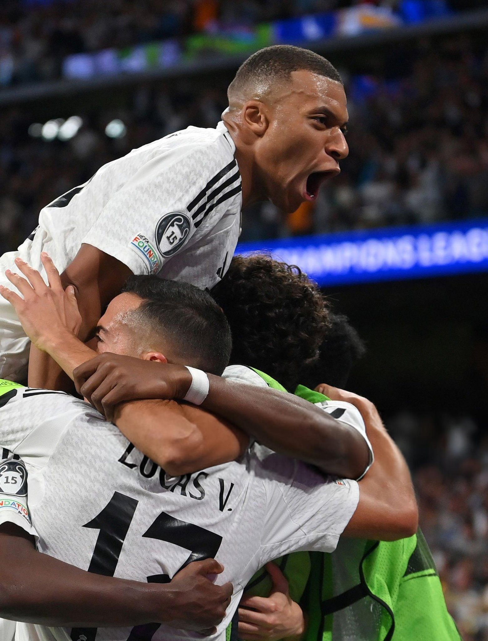 熊猫体育官方网站-多特蒙德训练开放日；今晨远射贴柱引欢呼；意甲在即；团队化学反应显著