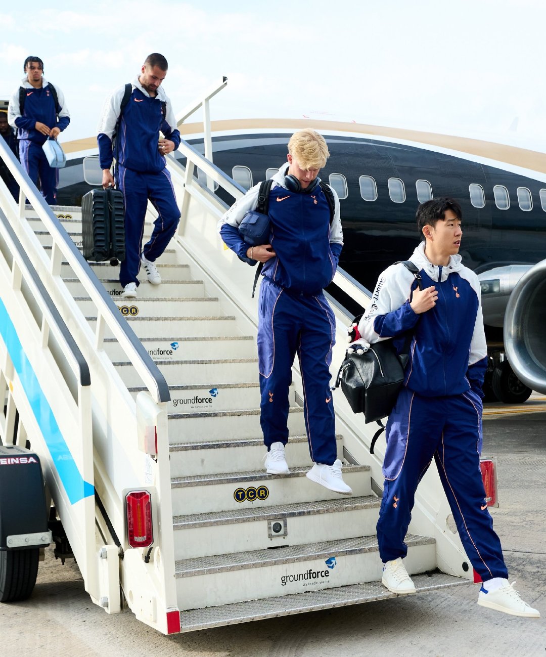 熊猫体育-毕尔巴鄂竞技发布备战花絮，清晨造点机会，西甲任务艰巨，阵容厚度经受考验