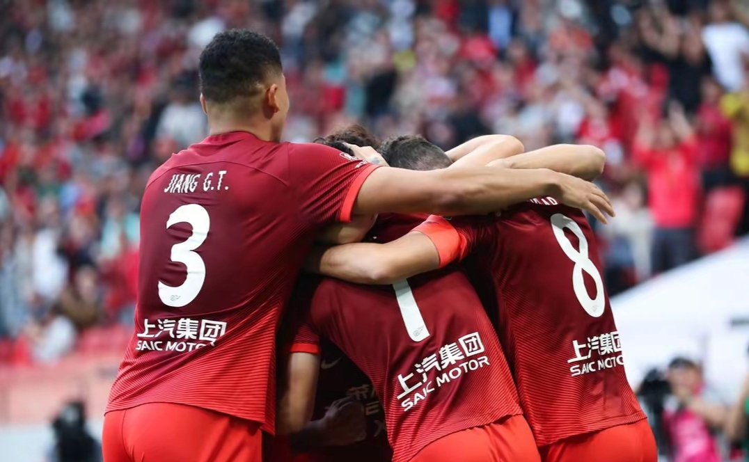 熊猫体育-亚冠转会期再迎强敌，上海海港回应争议，主帅态度——底气十足，团队化学反应显著