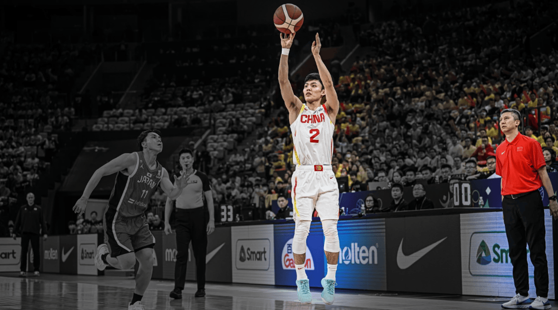 熊猫体育-清晨深圳男篮备战NBA常规赛；队长鼓劲细节曝光；底气十足；年轻球员得到机会